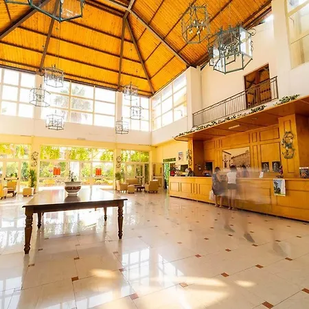 Minerva Club & Golf Semesteranläggning (resort)